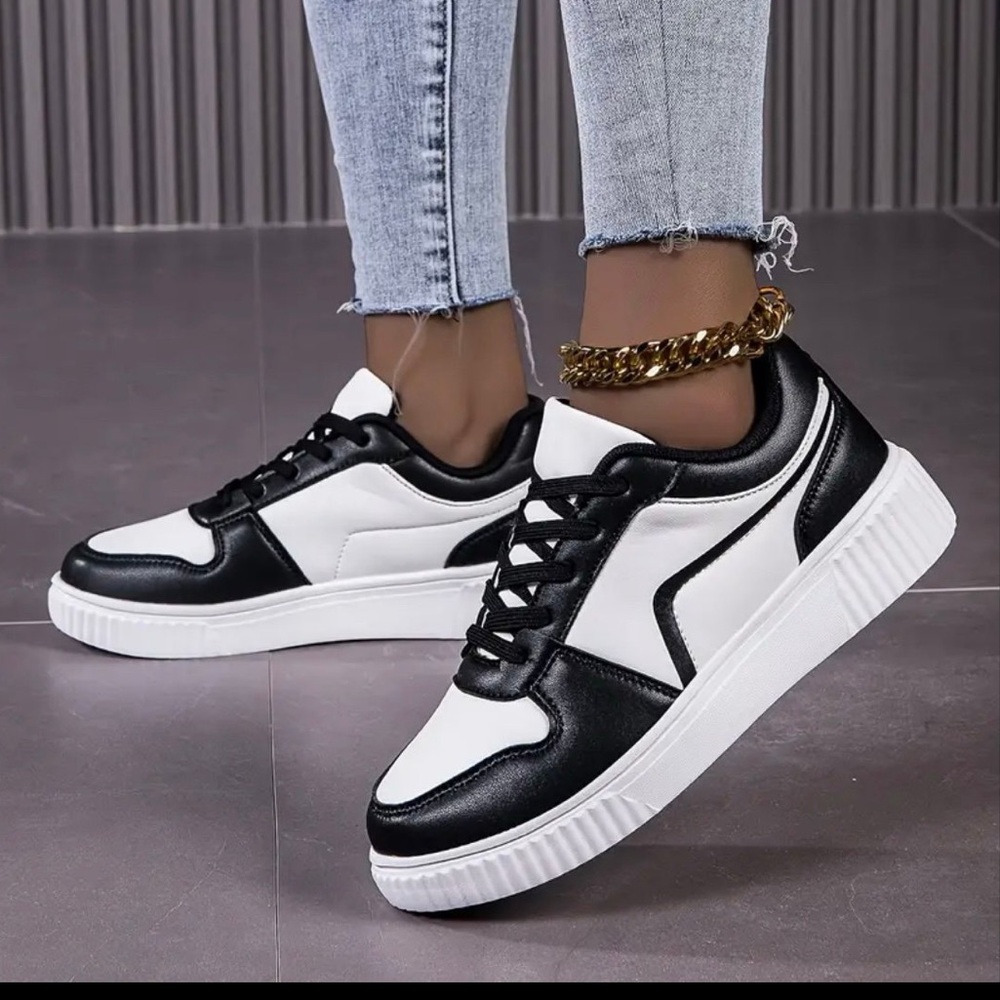 Women's Sneakers Size 9